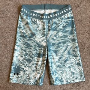 Women’s Under Armour Compression Biker Shorts- Measurements included!